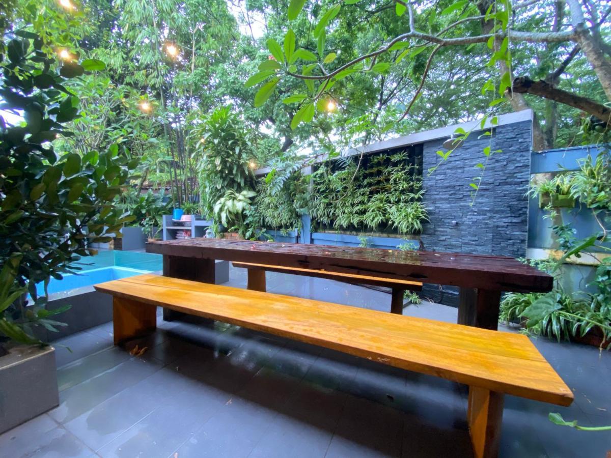 Oneriimba Private Pool & Garden Residence Johor Bahru Exterior photo