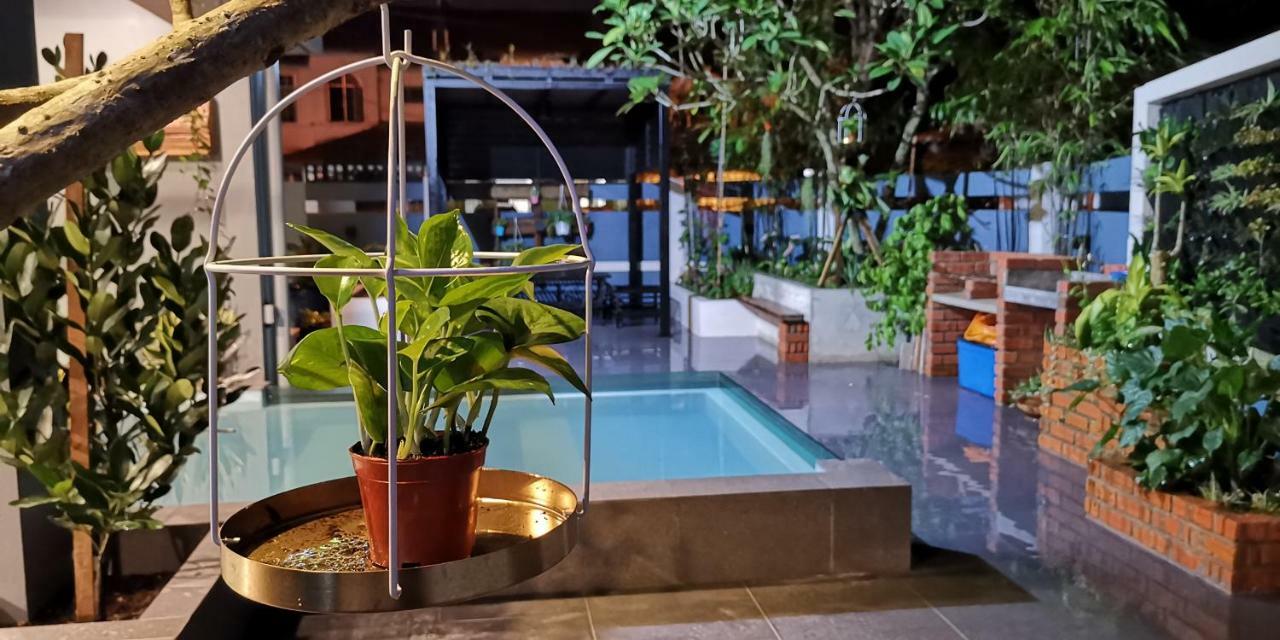 Oneriimba Private Pool & Garden Residence Johor Bahru Exterior photo